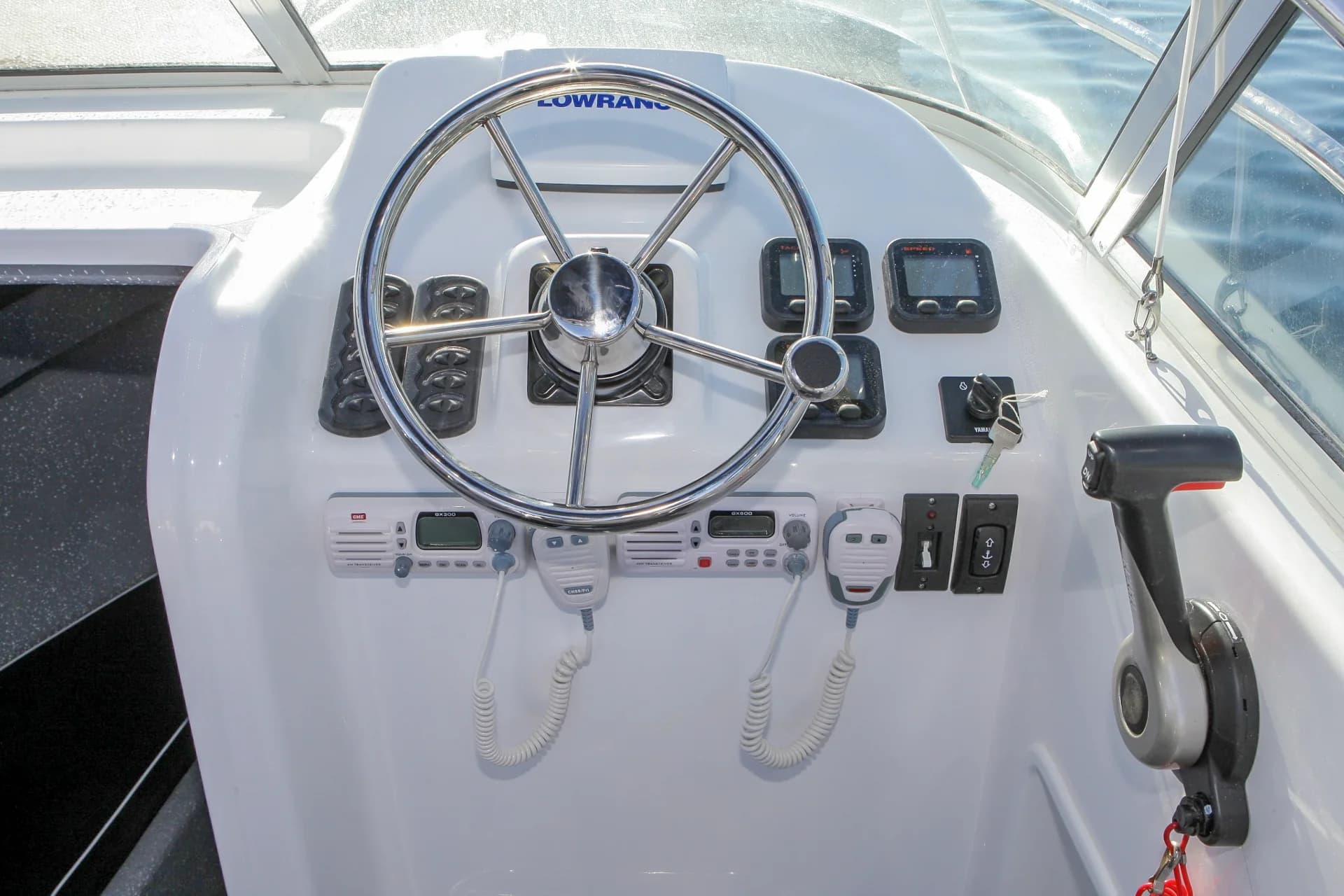 Challenger 640 — helm and controls
