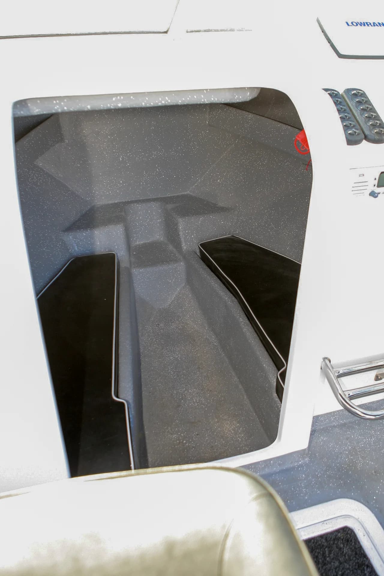 Challenger 640 — cabin access