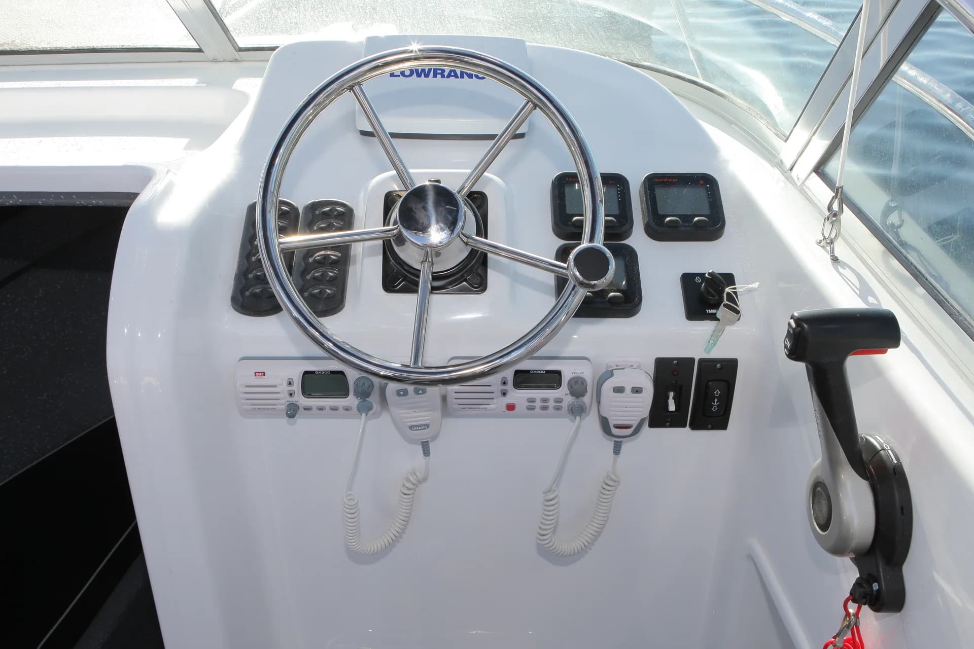 Challenger 710 — helm and controls