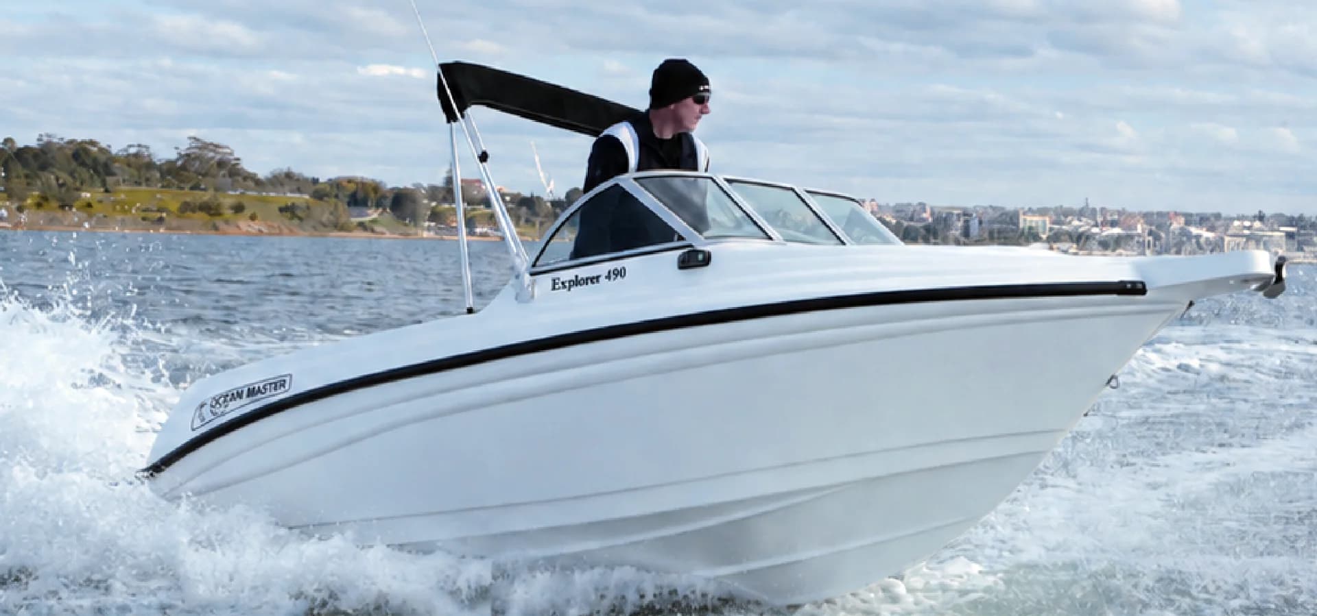 Explorer 490 — under way