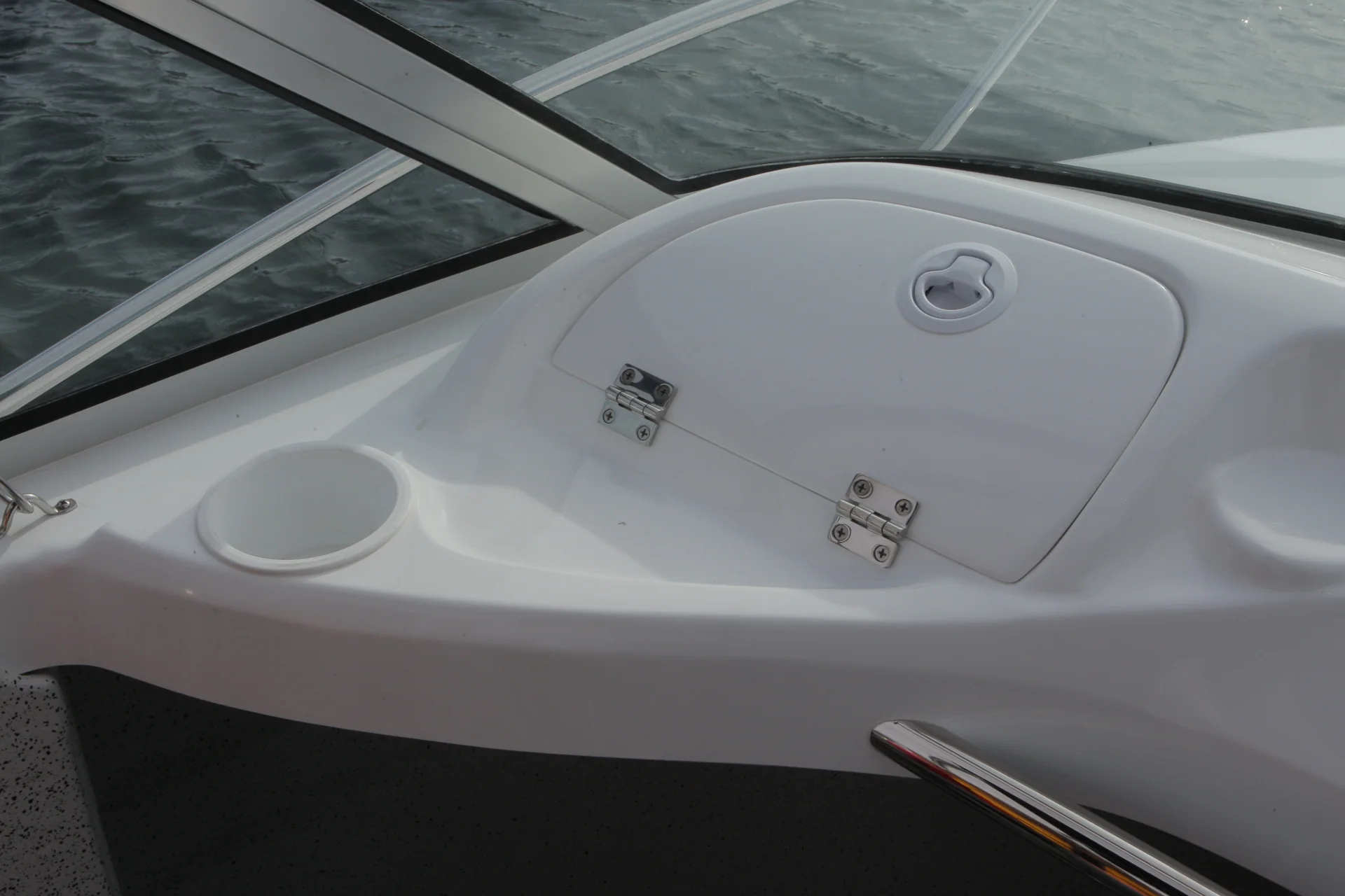 Explorer 540 — bow storage
