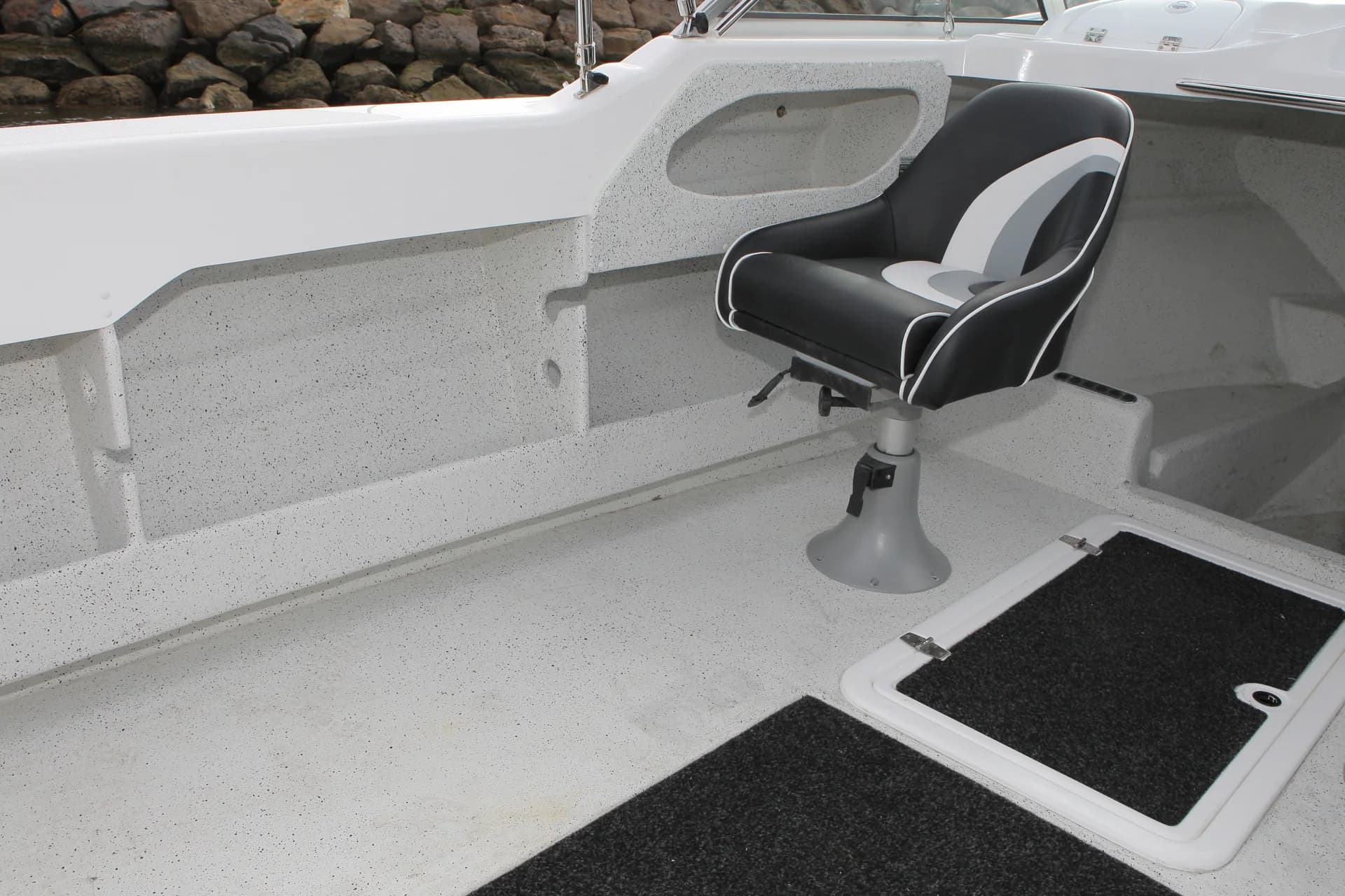 Explorer 540 — cockpit seating