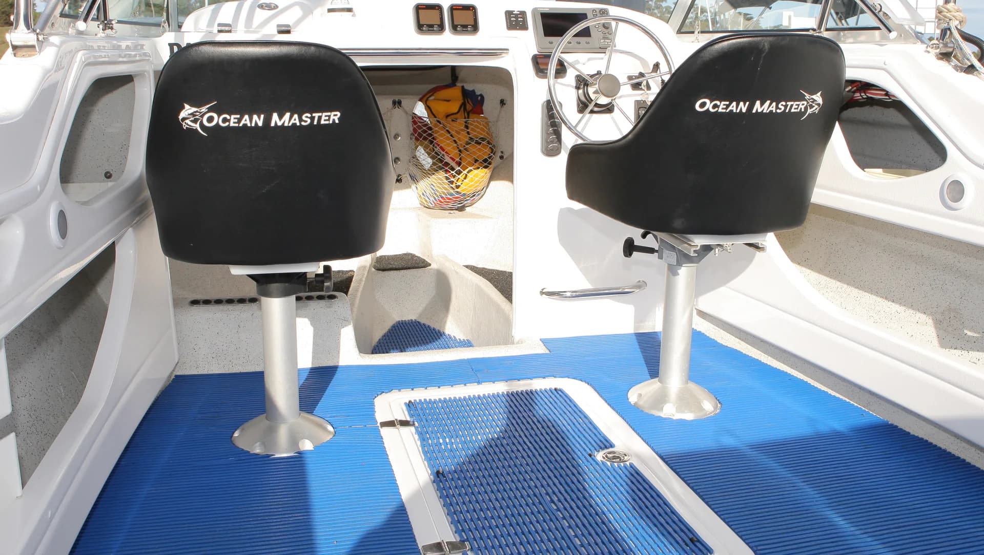 Explorer 590 — cockpit seating