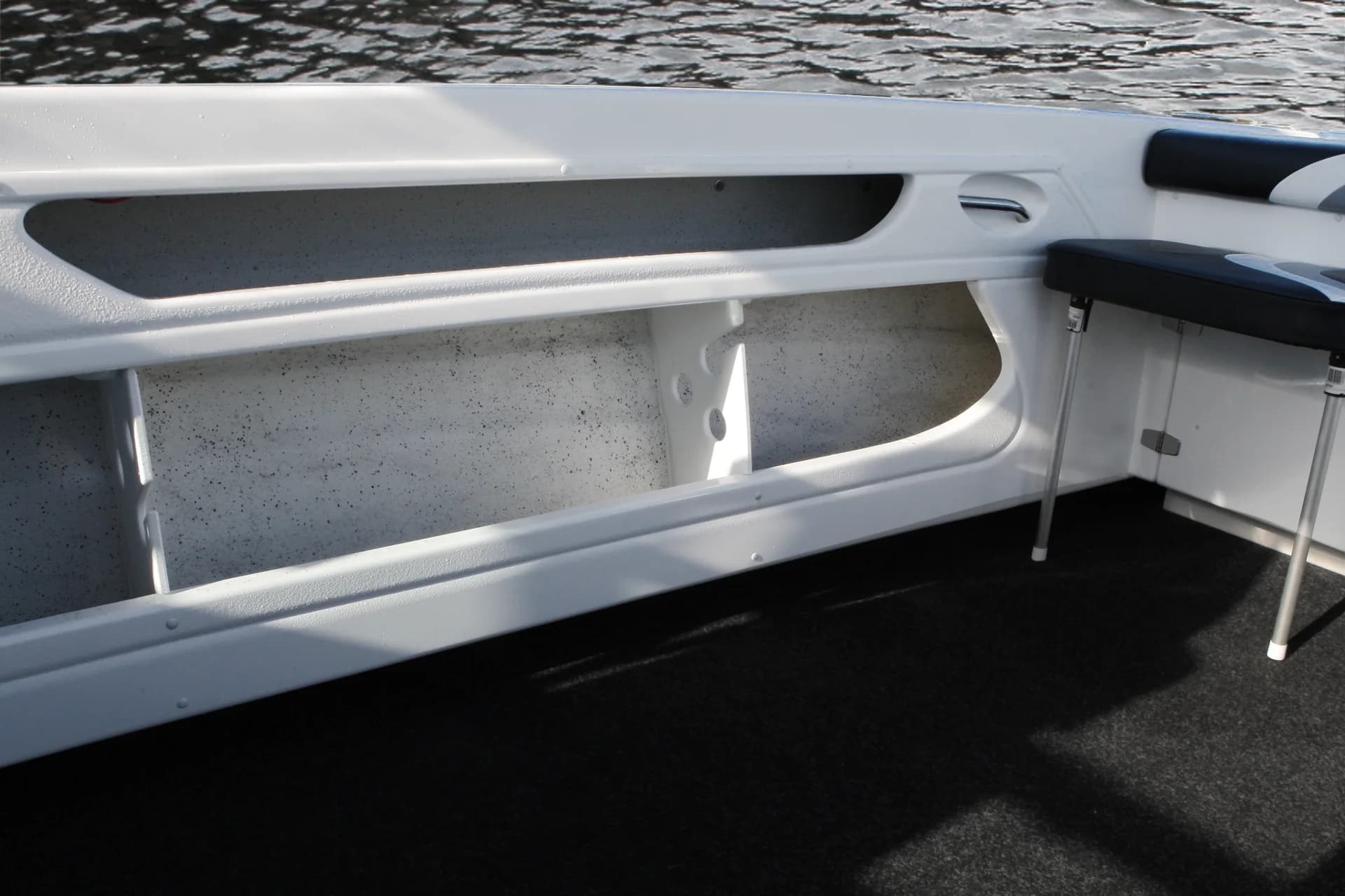Senator 710 — cockpit storage